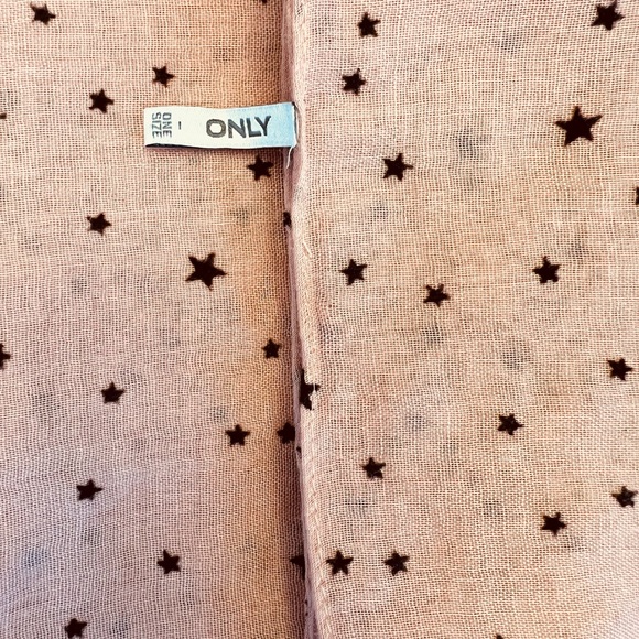 Over-sized Scarf - Picture 2 of 3